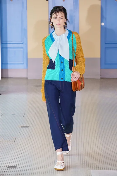 Look 17